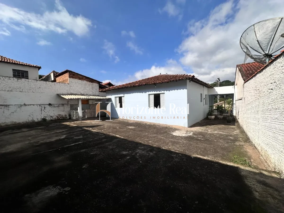Imagem de VENDE-SE CASA AMPLA E ACONCHEGANTE !