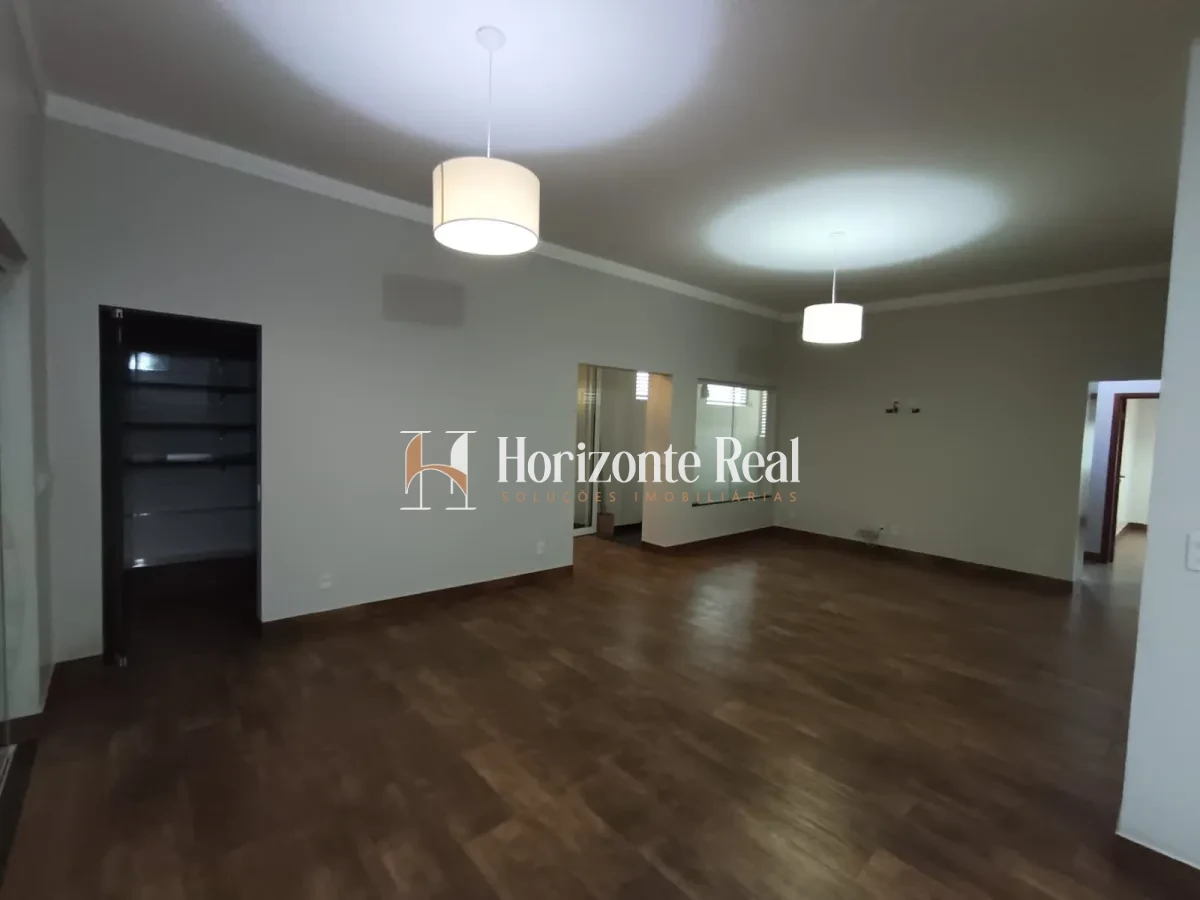 Imagem de VENDE-SE CASA ALTO PADRÃO NO CENTRO DA CIDADE