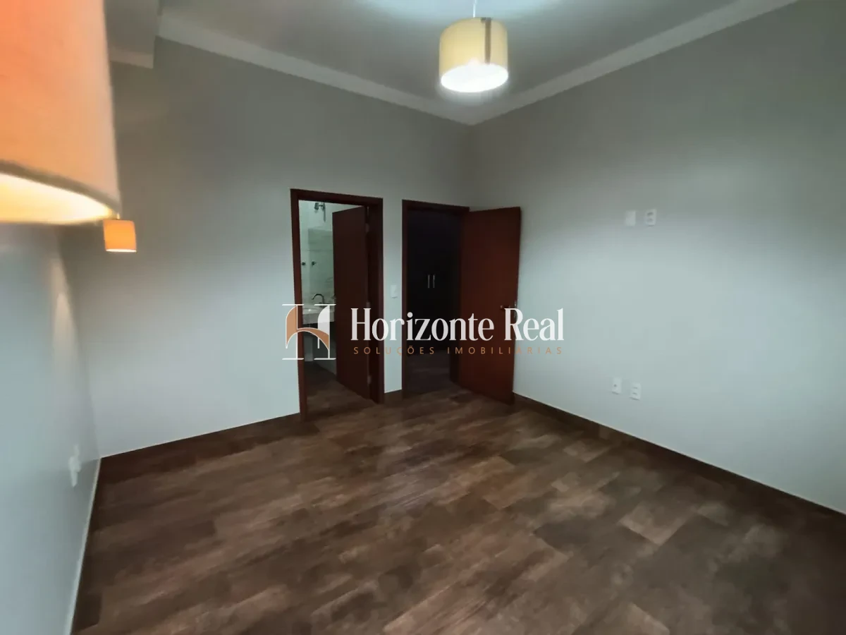 Imagem de VENDE-SE CASA ALTO PADRÃO NO CENTRO DA CIDADE