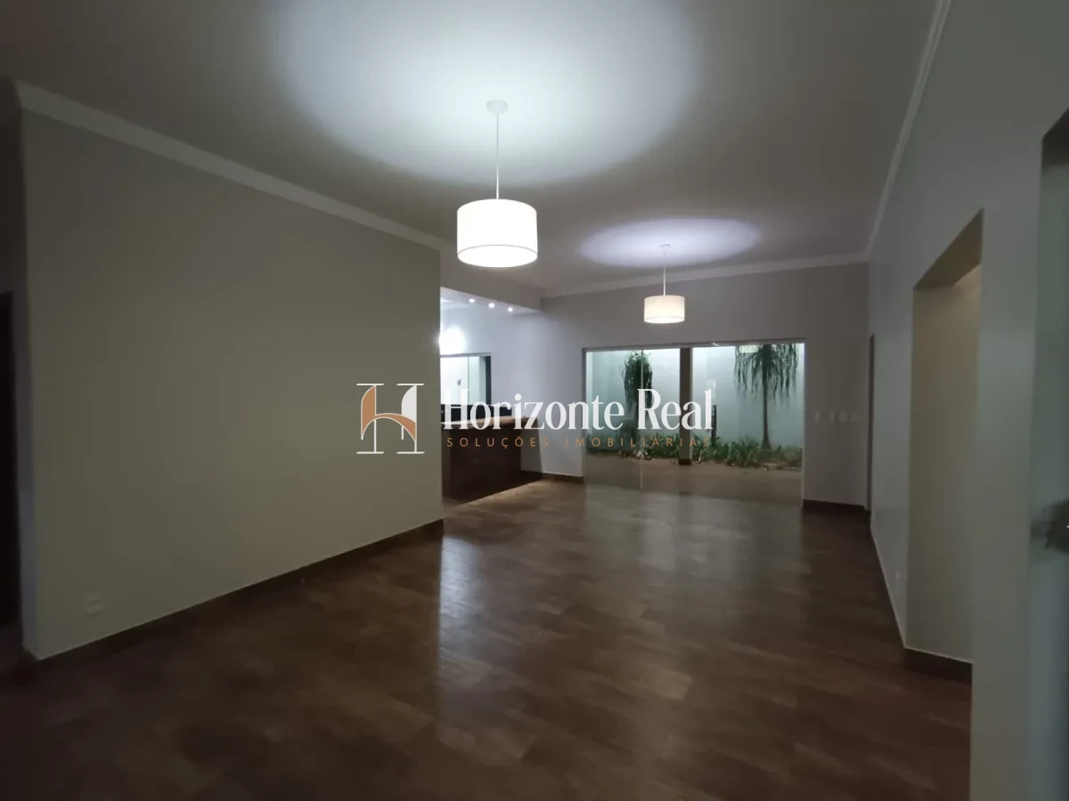 Imagem de VENDE-SE CASA ALTO PADRÃO NO CENTRO DA CIDADE