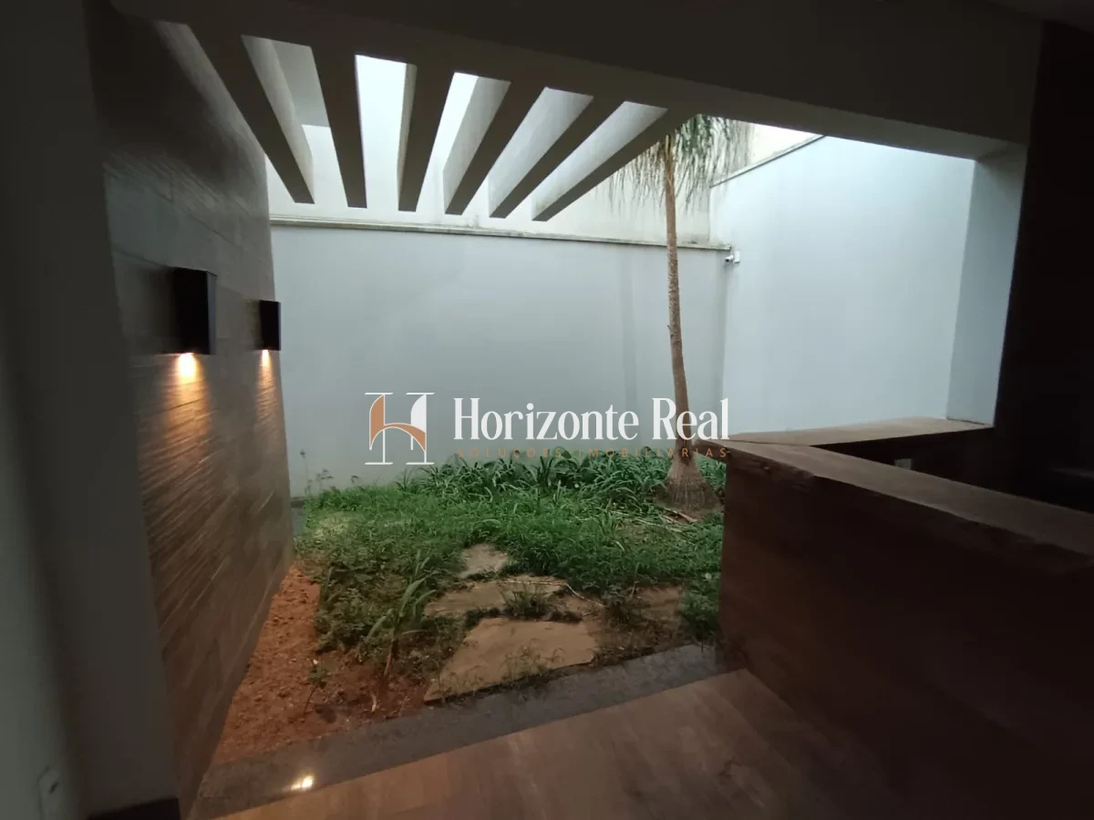 Imagem de VENDE-SE CASA ALTO PADRÃO NO CENTRO DA CIDADE