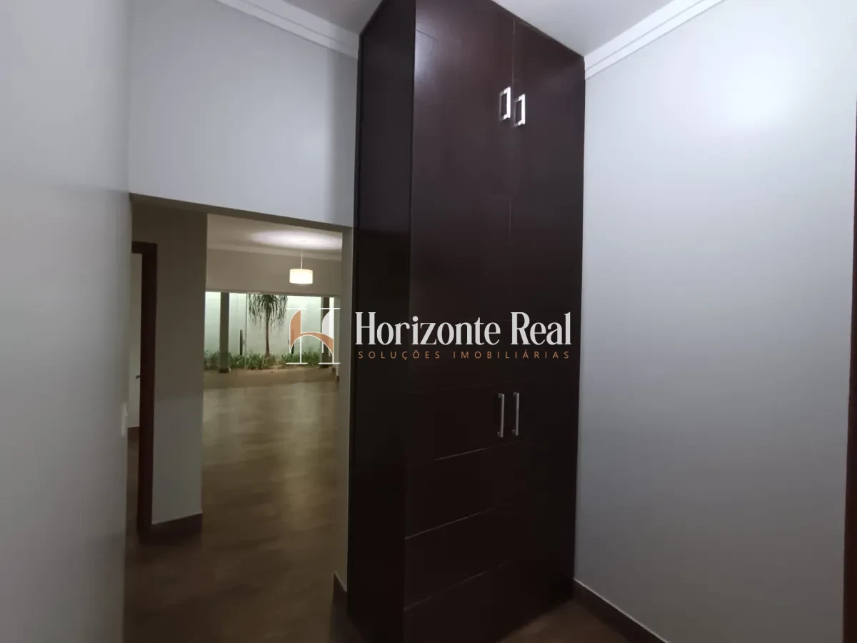 Imagem de VENDE-SE CASA ALTO PADRÃO NO CENTRO DA CIDADE