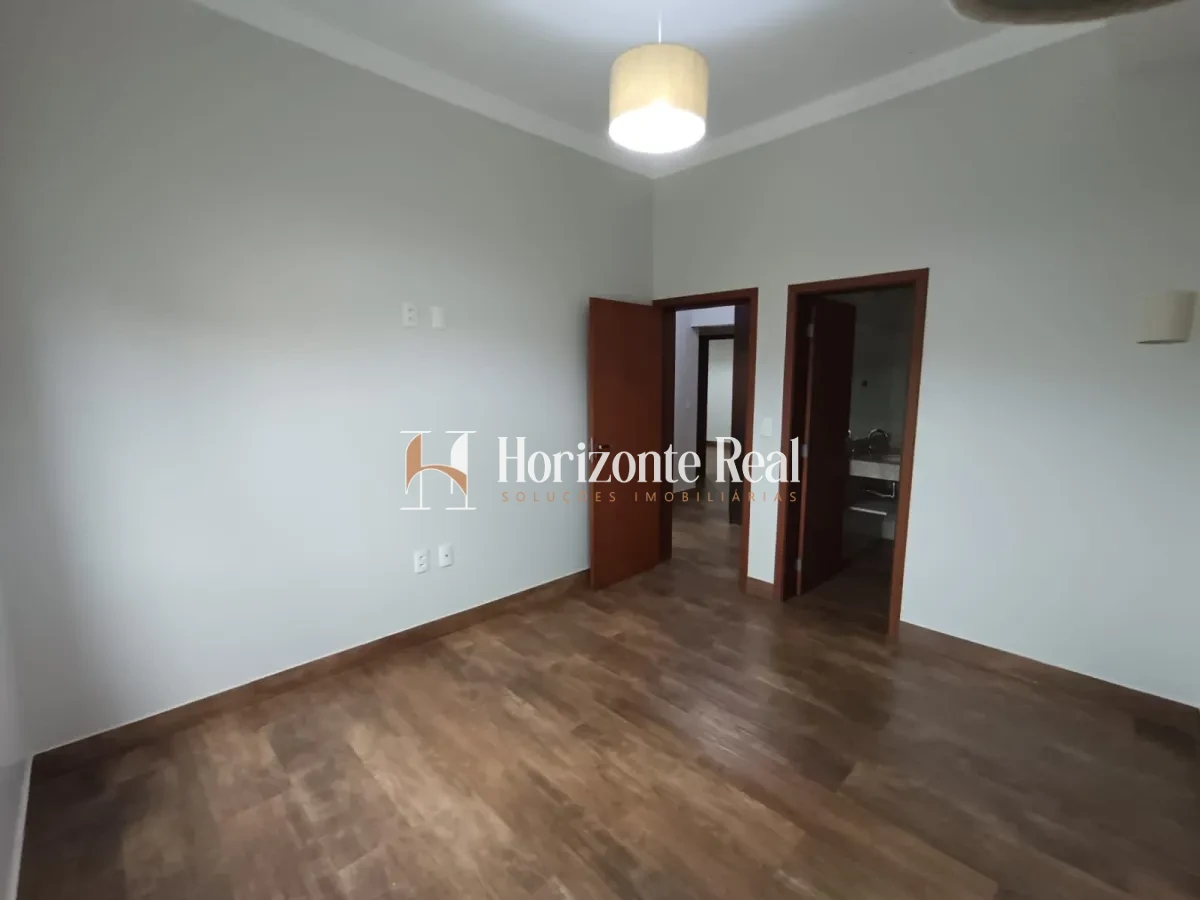 Imagem de VENDE-SE CASA ALTO PADRÃO NO CENTRO DA CIDADE