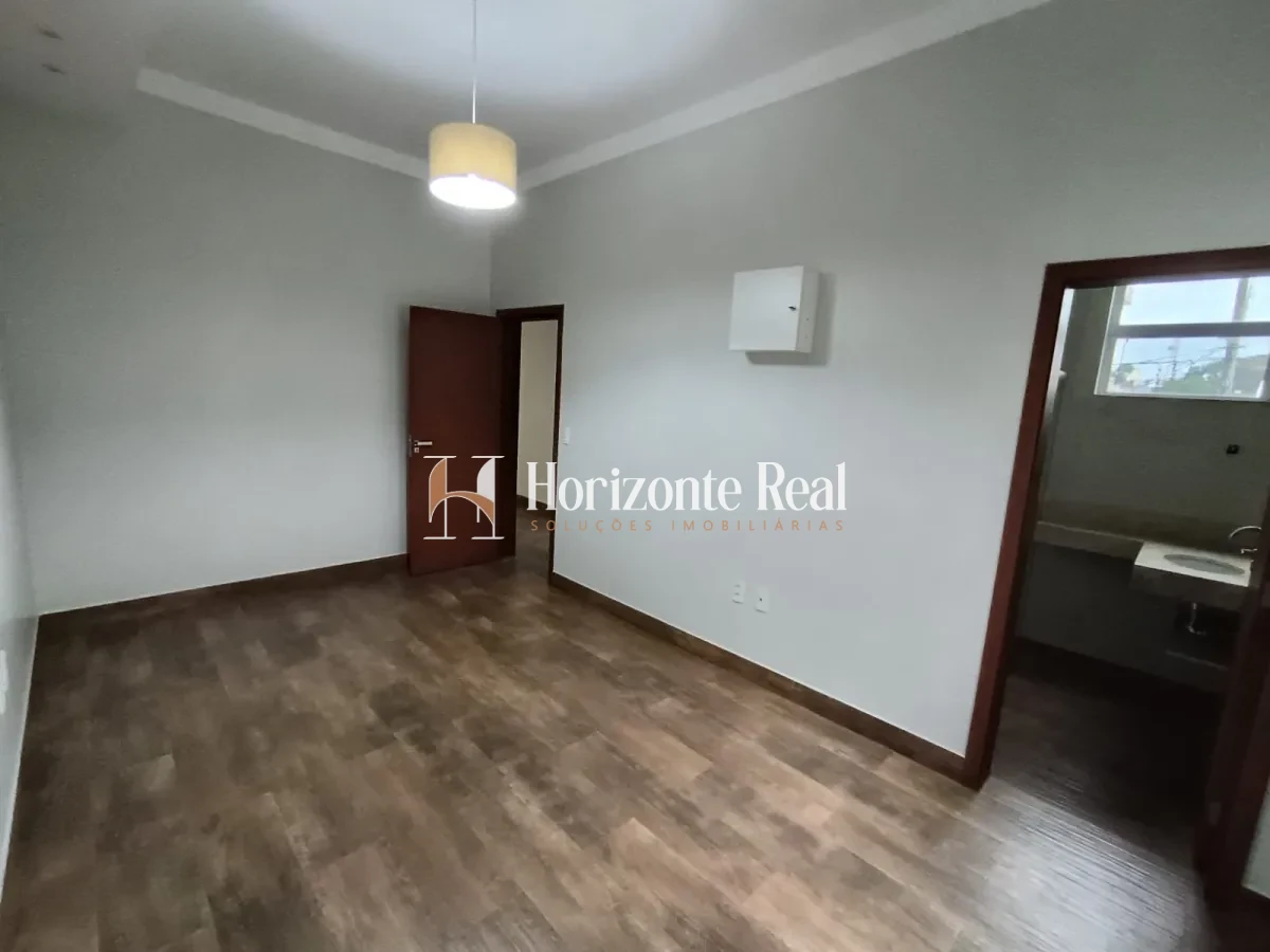 Imagem de VENDE-SE CASA ALTO PADRÃO NO CENTRO DA CIDADE