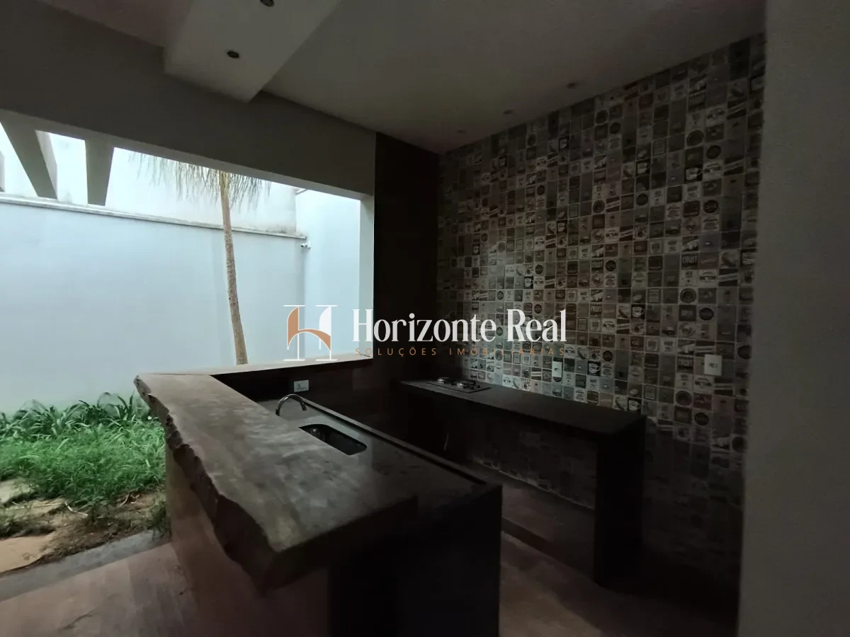 Imagem de VENDE-SE CASA ALTO PADRÃO NO CENTRO DA CIDADE