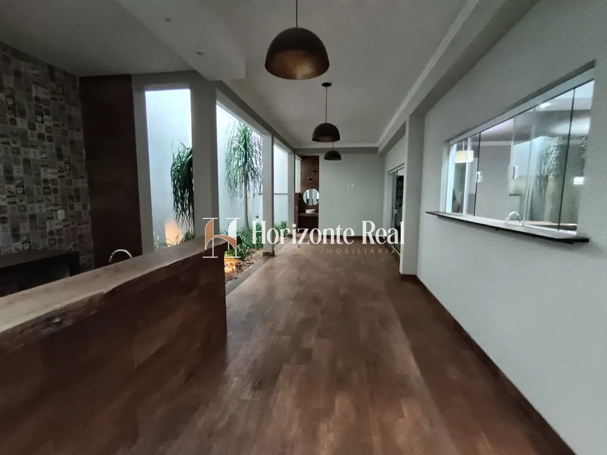 Imagem de VENDE-SE CASA ALTO PADRÃO NO CENTRO DA CIDADE