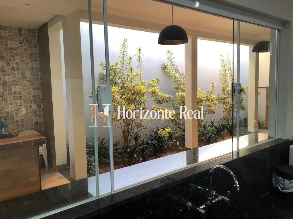 Imagem de VENDE-SE CASA ALTO PADRÃO NO CENTRO DA CIDADE