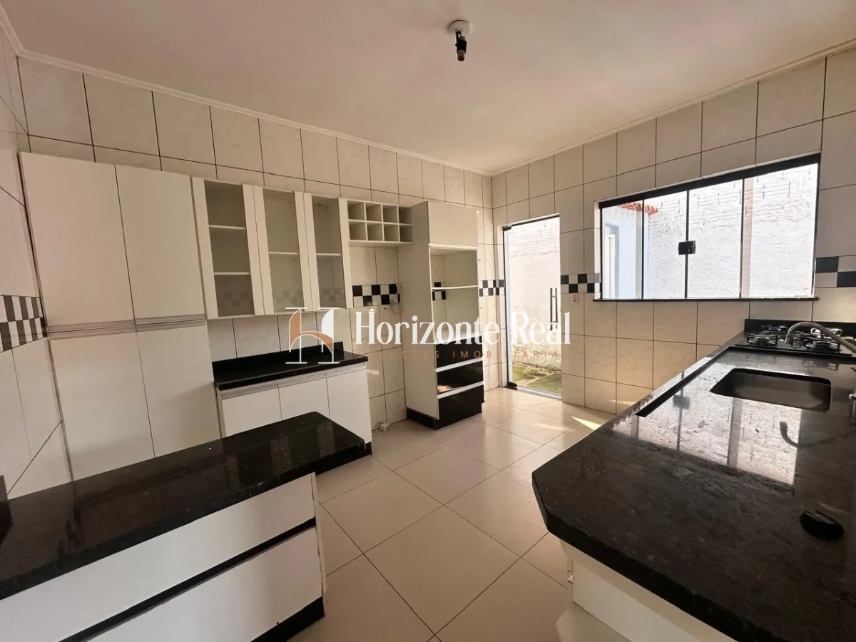 Imagem de ALUGA-SE CASA ESPAÇOSA E BEM LOCALIZADA !