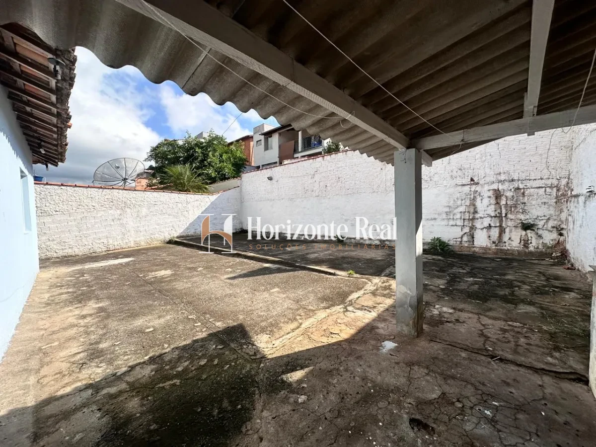 Imagem de ALUGA-SE CASA ESPAÇOSA E BEM LOCALIZADA !