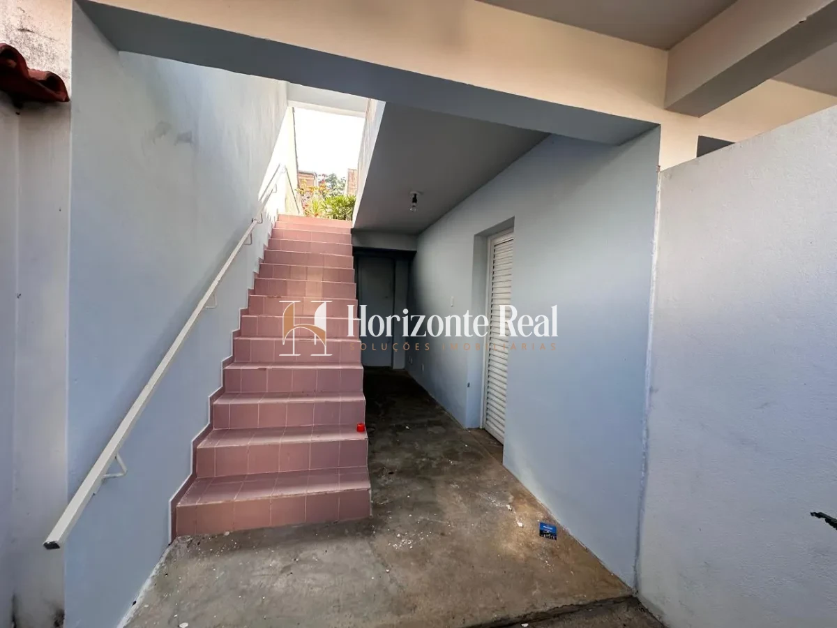 Imagem de ALUGA-SE CASA ESPAÇOSA E BEM LOCALIZADA !