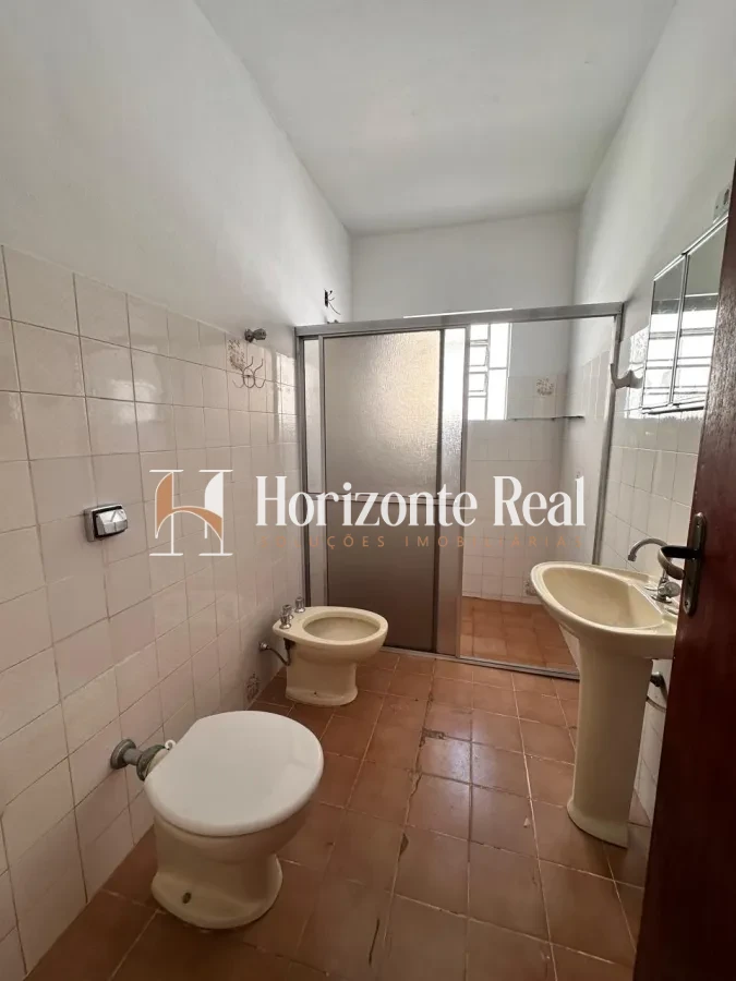 Imagem de ALUGA-SE CASA ESPAÇOSA E BEM LOCALIZADA !