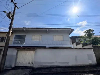 Imagem de ALUGA-SE CASA ESPAÇOSA E BEM LOCALIZADA !