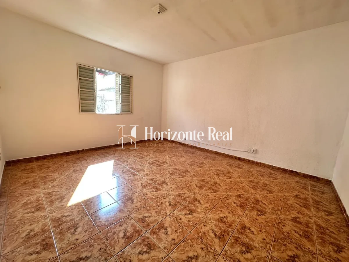 Imagem de ALUGA-SE CASA ESPAÇOSA E BEM LOCALIZADA !