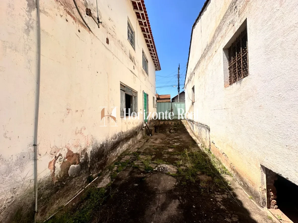 Imagem de ÓTIMA OPORTUNIDADE! CASA À VENDA – DOIS PAVIMENTOS, EXCELENTE LOCALIZAÇÃO