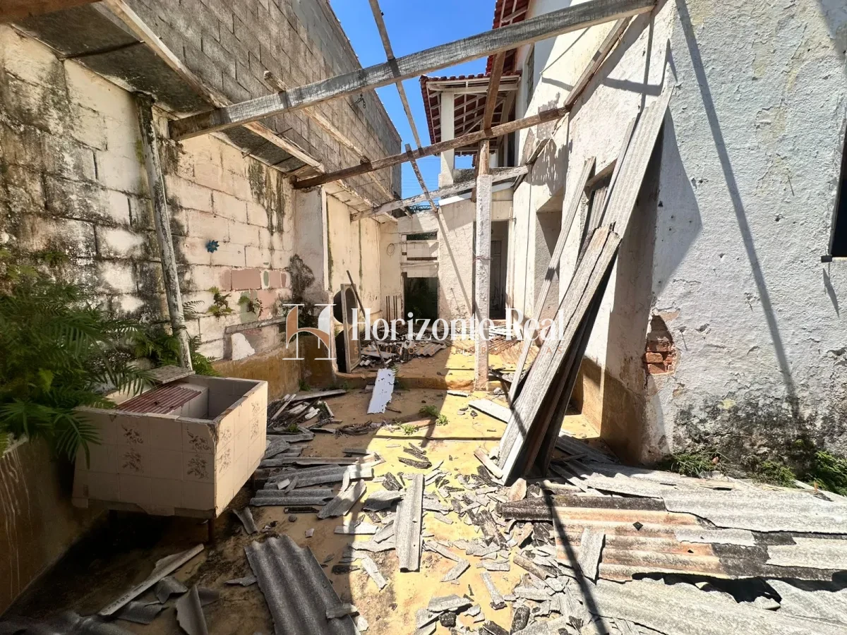 Imagem de ÓTIMA OPORTUNIDADE! CASA À VENDA – DOIS PAVIMENTOS, EXCELENTE LOCALIZAÇÃO