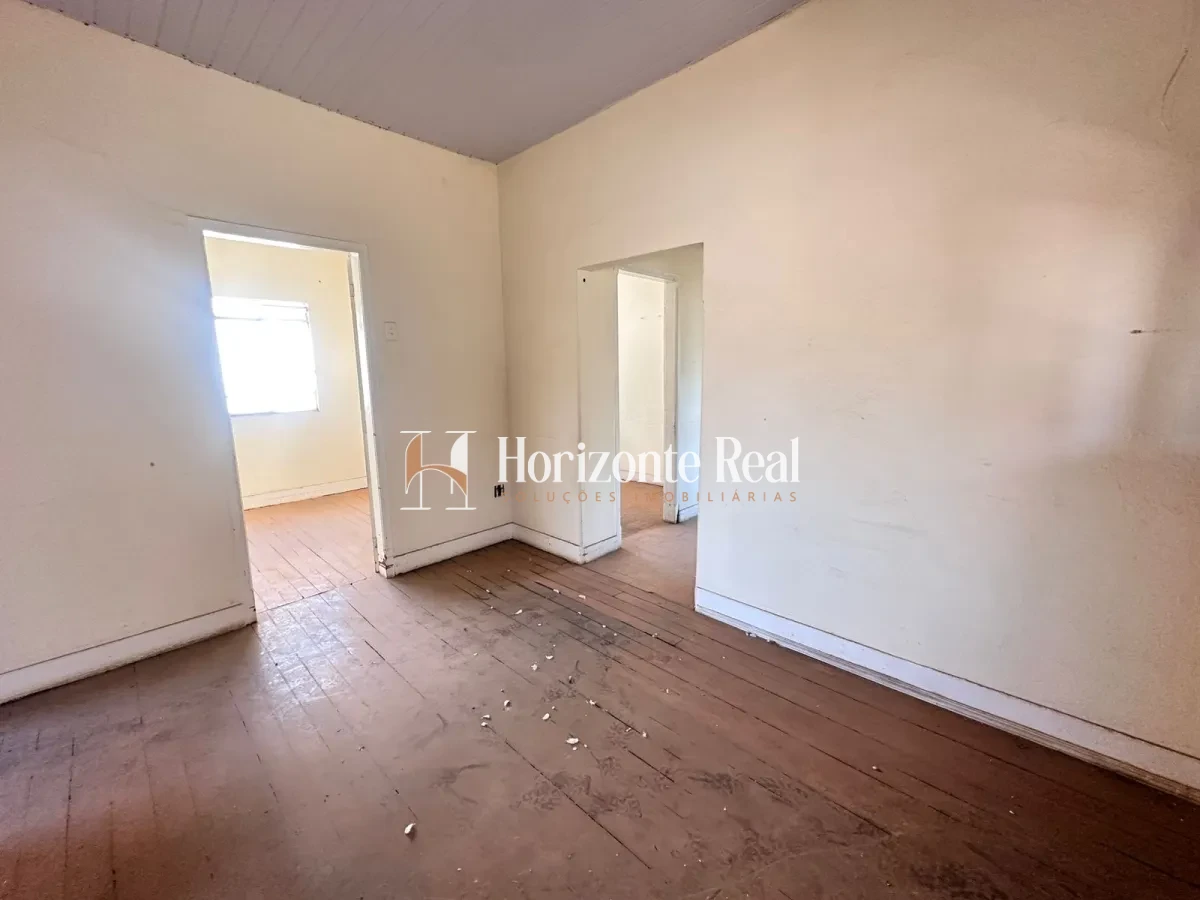 Imagem de ÓTIMA OPORTUNIDADE! CASA À VENDA – DOIS PAVIMENTOS, EXCELENTE LOCALIZAÇÃO