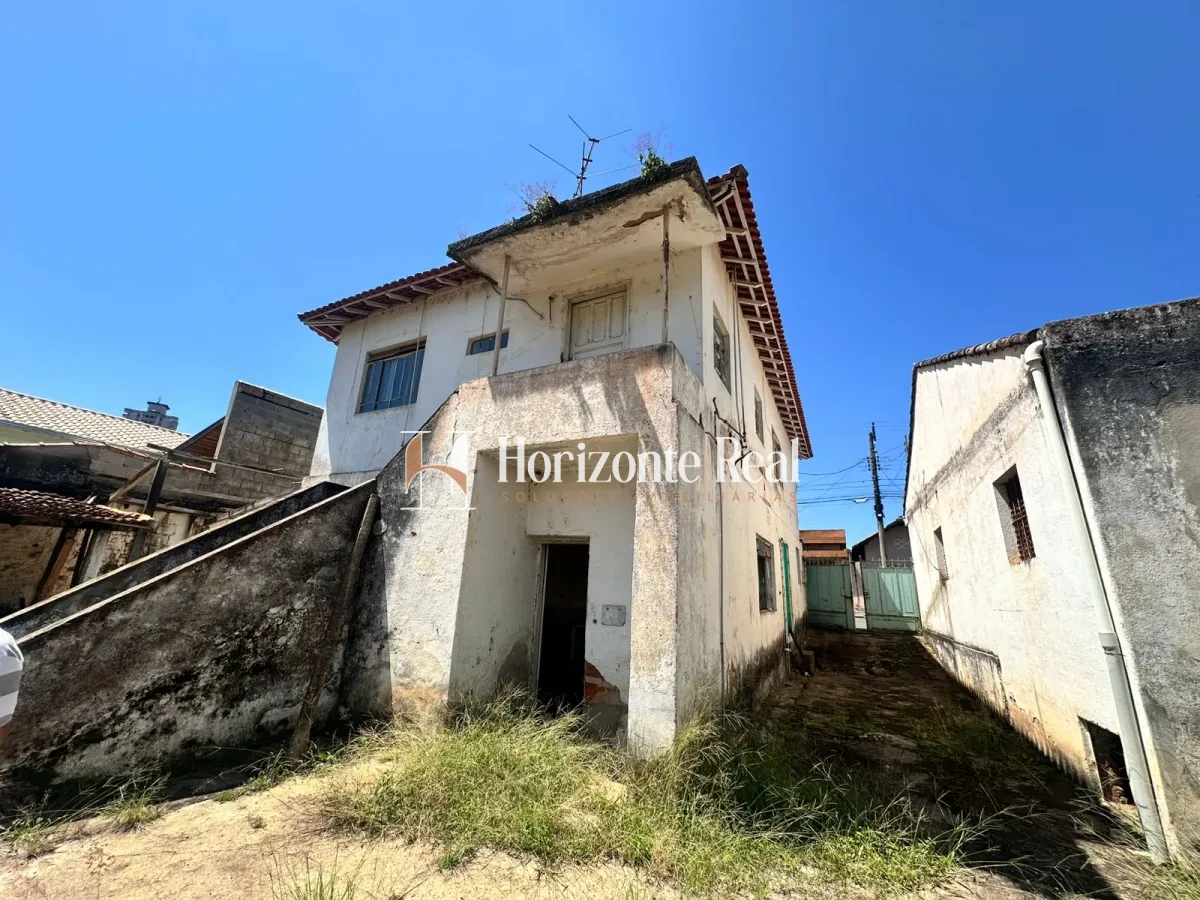 Imagem de ÓTIMA OPORTUNIDADE! CASA À VENDA – DOIS PAVIMENTOS, EXCELENTE LOCALIZAÇÃO