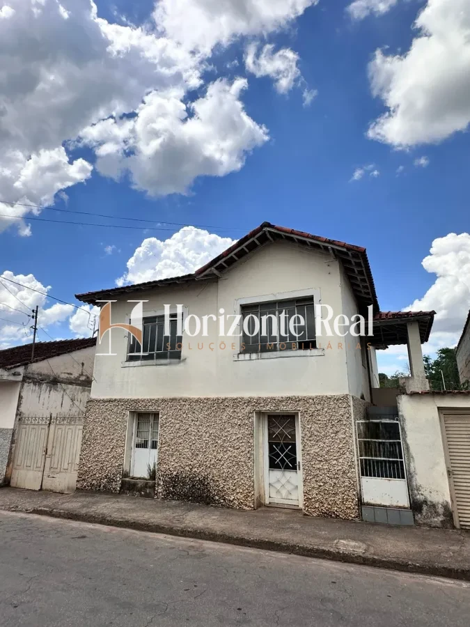 Imagem de ÓTIMA OPORTUNIDADE! CASA À VENDA – DOIS PAVIMENTOS, EXCELENTE LOCALIZAÇÃO