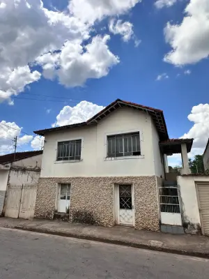 Imagem de ÓTIMA OPORTUNIDADE! CASA À VENDA – DOIS PAVIMENTOS, EXCELENTE LOCALIZAÇÃO