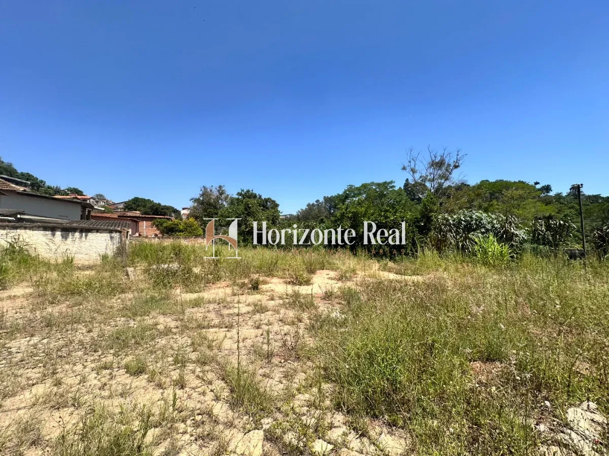 Imagem de ÓTIMA OPORTUNIDADE! CASA À VENDA – DOIS PAVIMENTOS, EXCELENTE LOCALIZAÇÃO