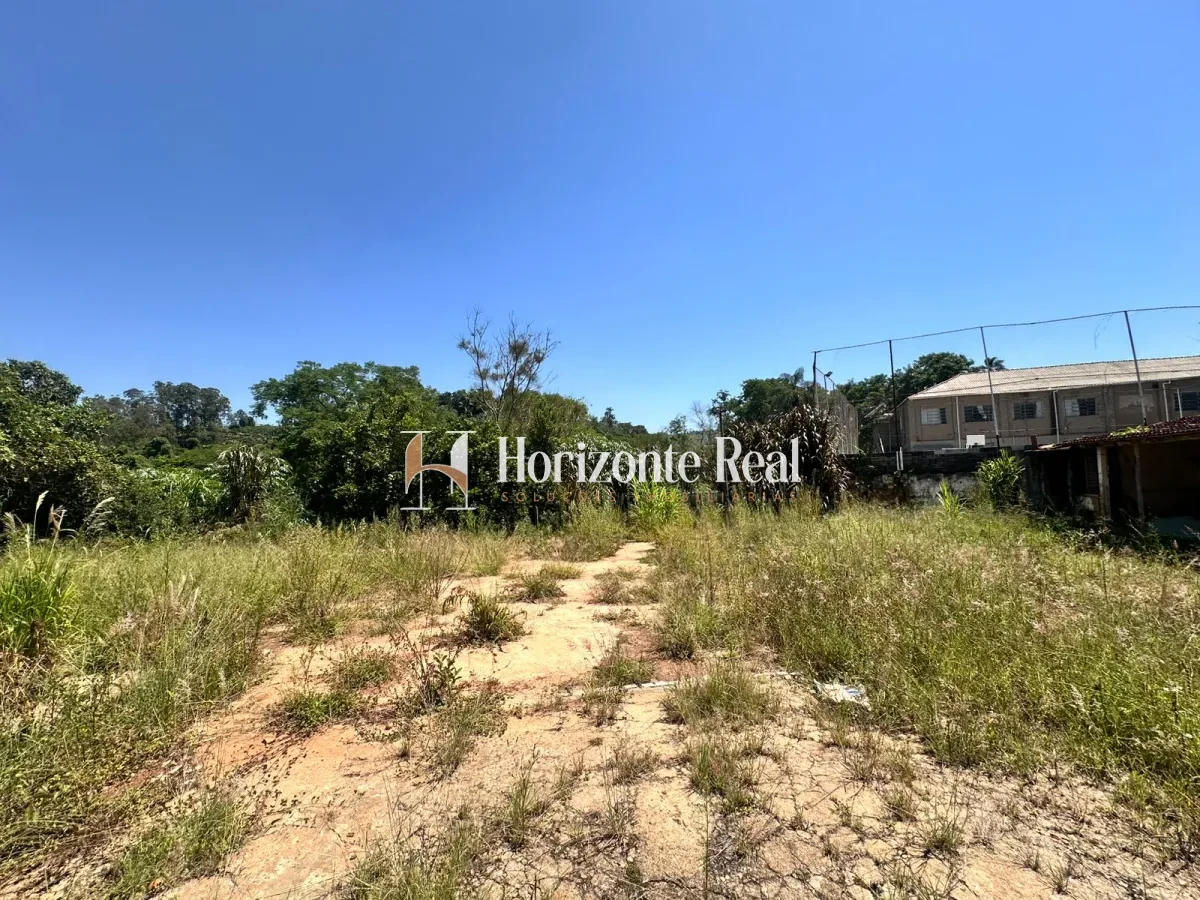 Imagem de ÓTIMA OPORTUNIDADE! CASA À VENDA – DOIS PAVIMENTOS, EXCELENTE LOCALIZAÇÃO