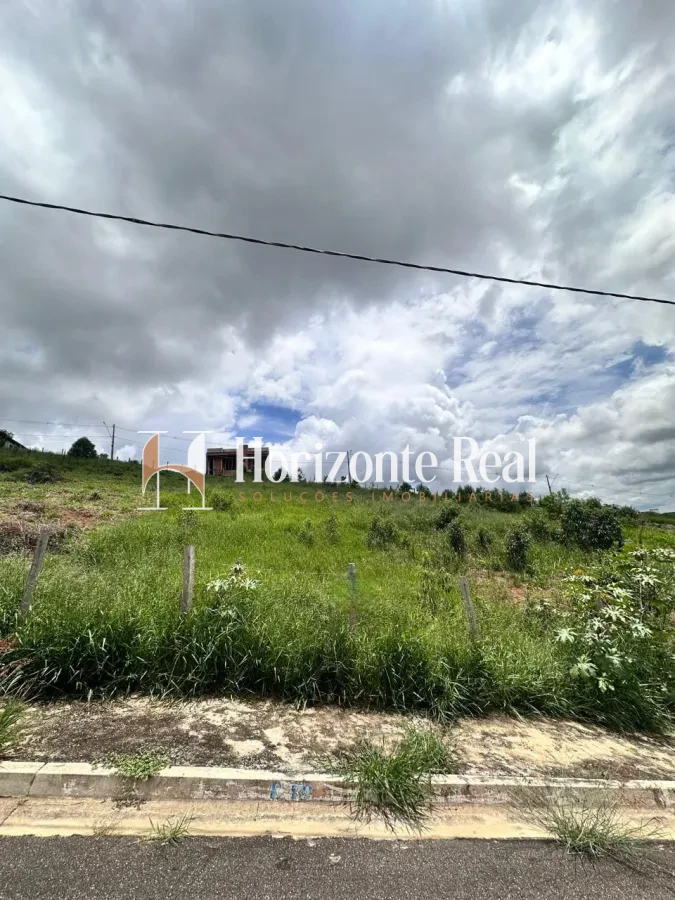 Imagem de TERRENO À VENDA – 300 m² | EXCELENTE LOCALIZAÇÃO