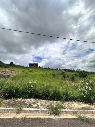 Imagem de TERRENO À VENDA – 300 m² | EXCELENTE LOCALIZAÇÃO