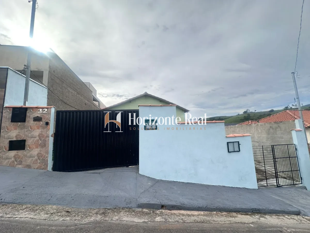 Imagem de VENDE-SE CASA COM ÓTIMO POTENCIAL !