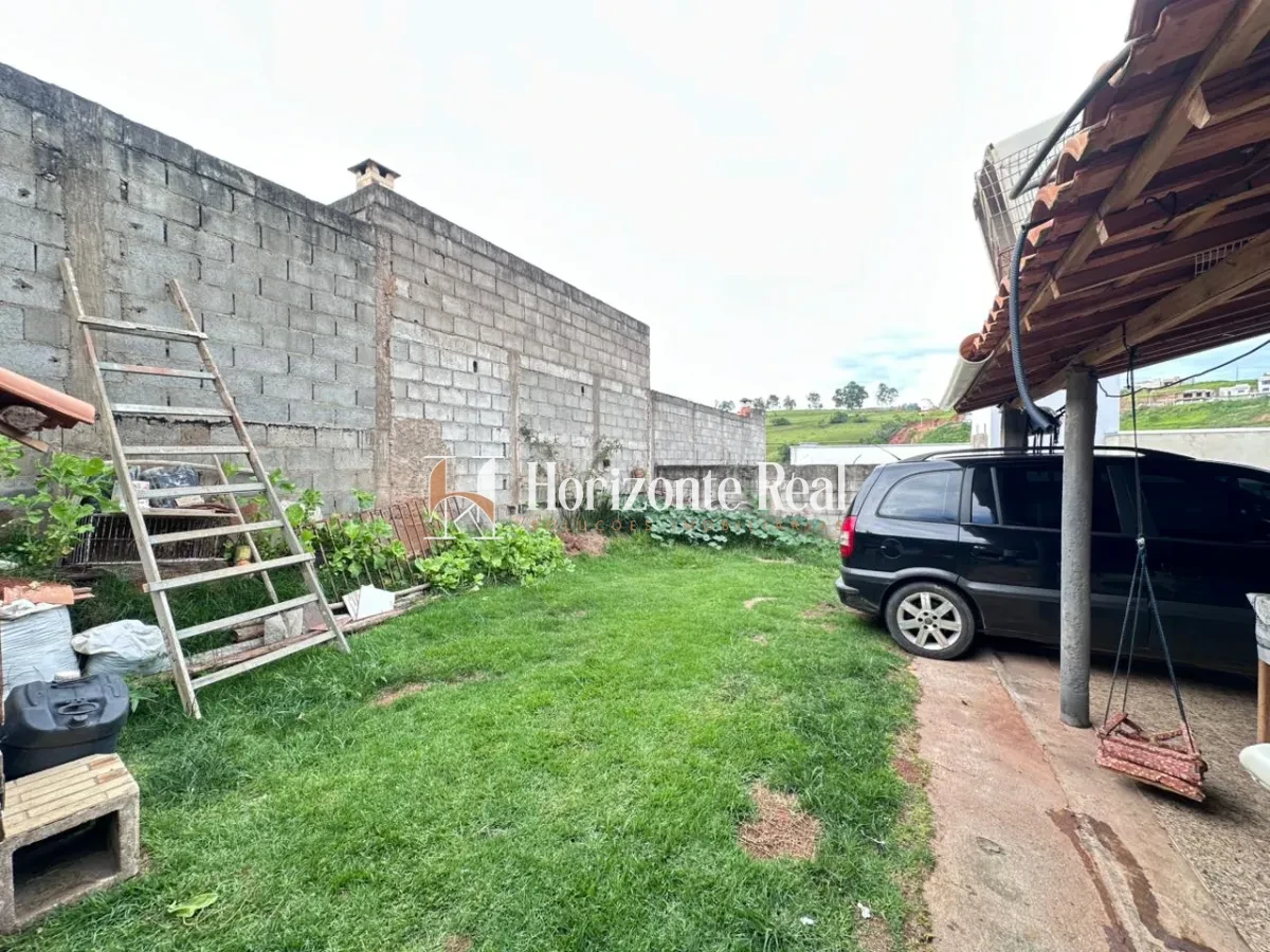 Imagem de VENDE-SE CASA COM ÓTIMO POTENCIAL !