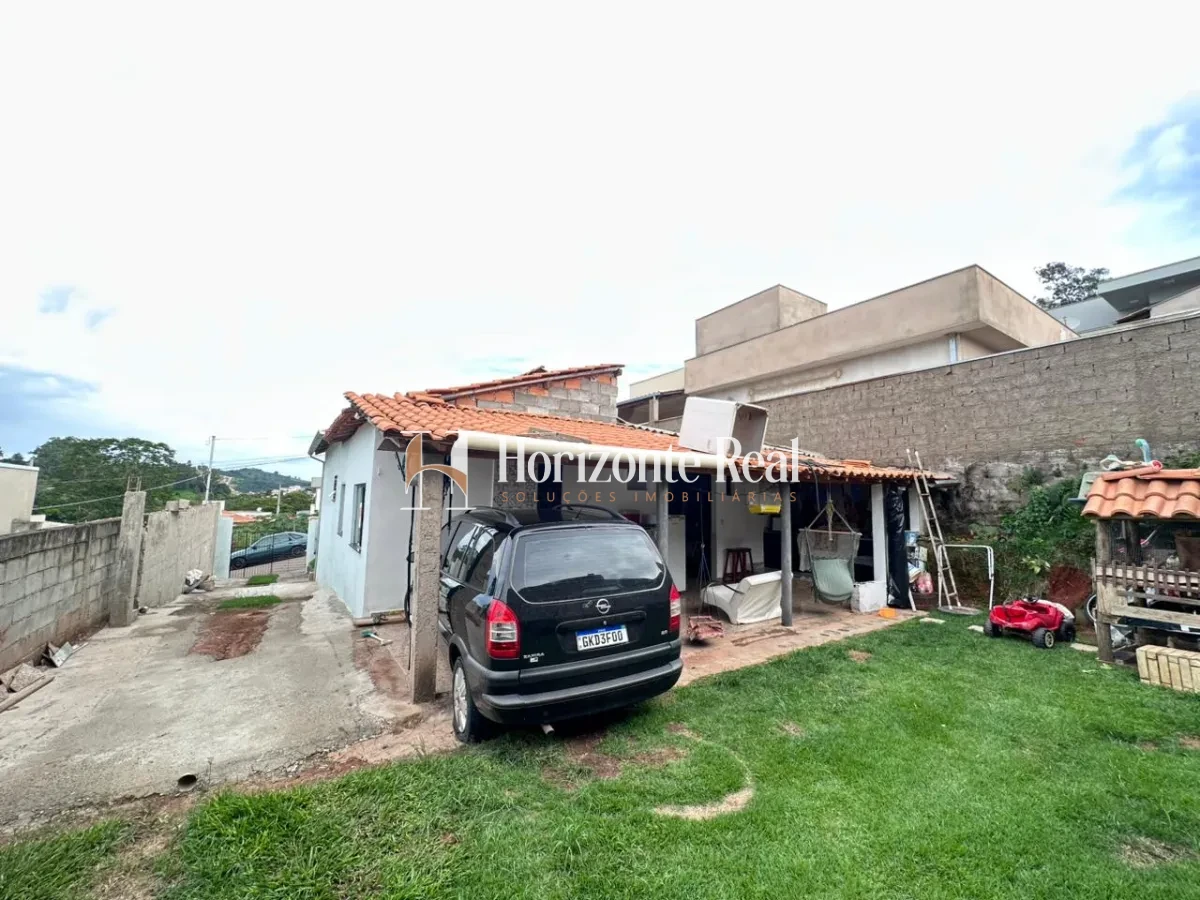 Imagem de VENDE-SE CASA COM ÓTIMO POTENCIAL !