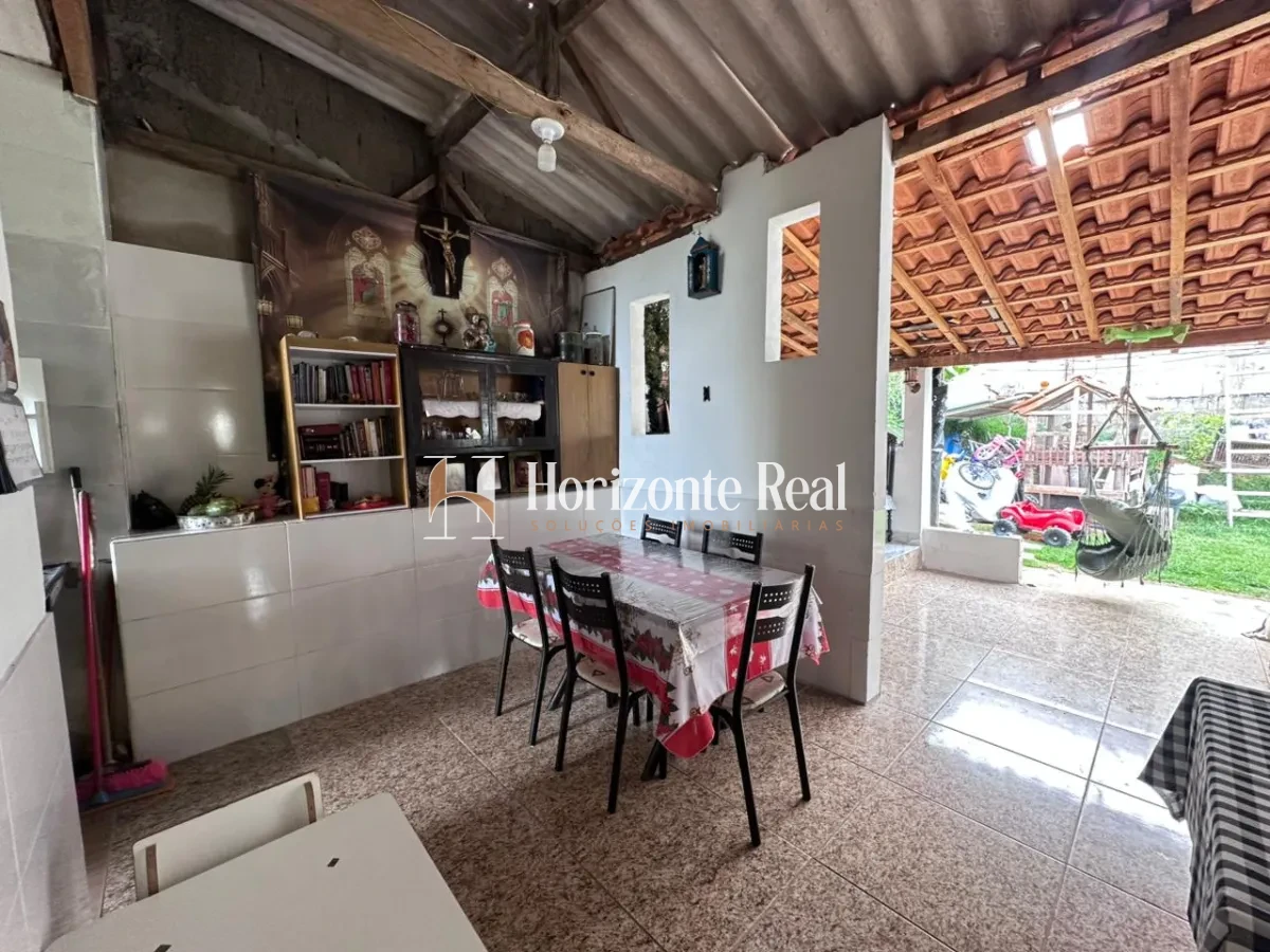 Imagem de VENDE-SE CASA COM ÓTIMO POTENCIAL !