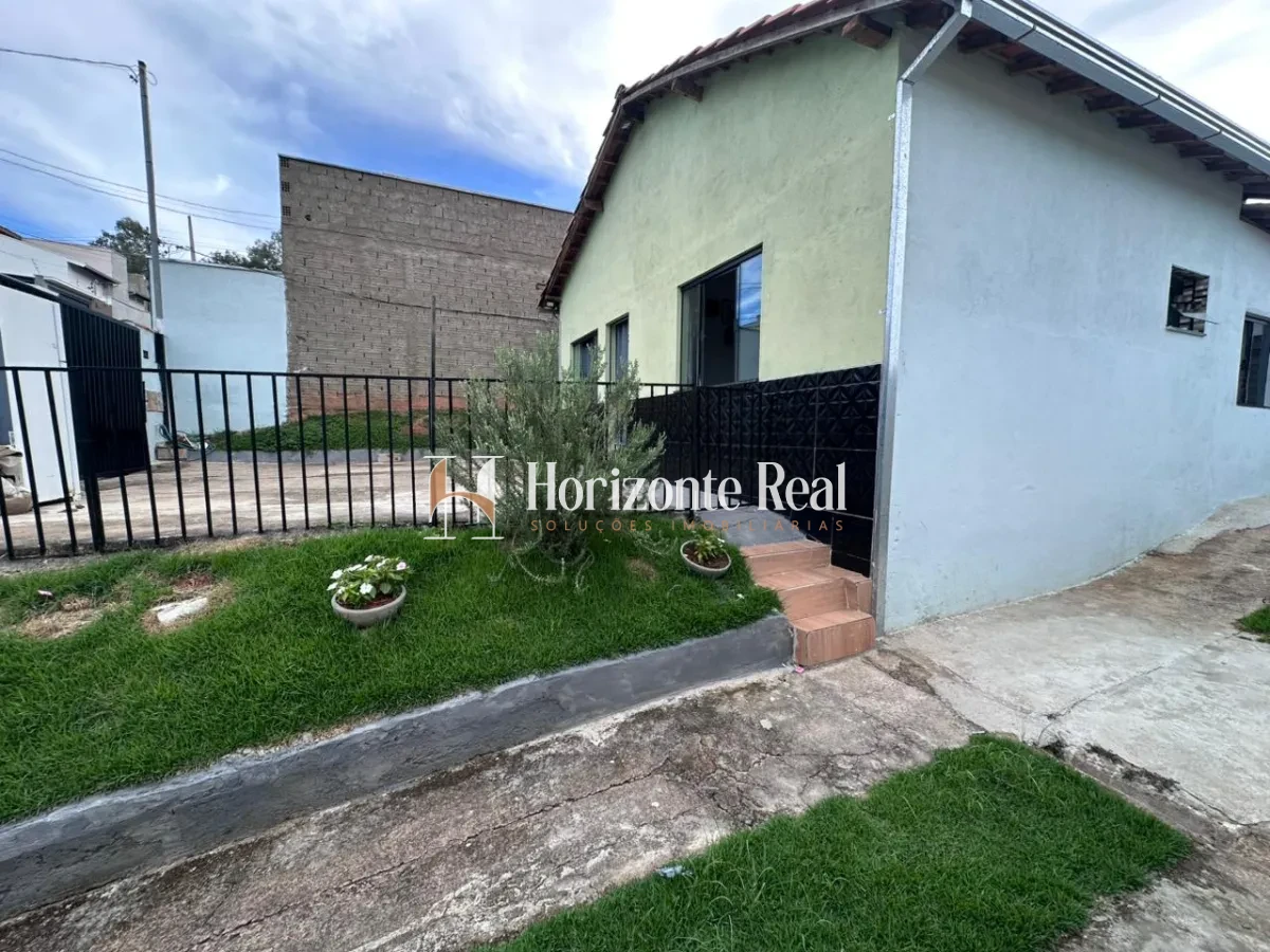 Imagem de VENDE-SE CASA COM ÓTIMO POTENCIAL !