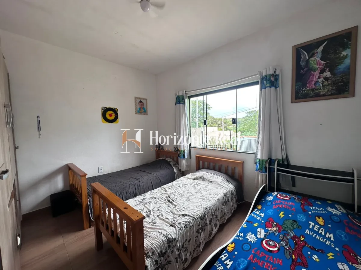 Imagem de VENDE-SE CASA COM ÓTIMO POTENCIAL !