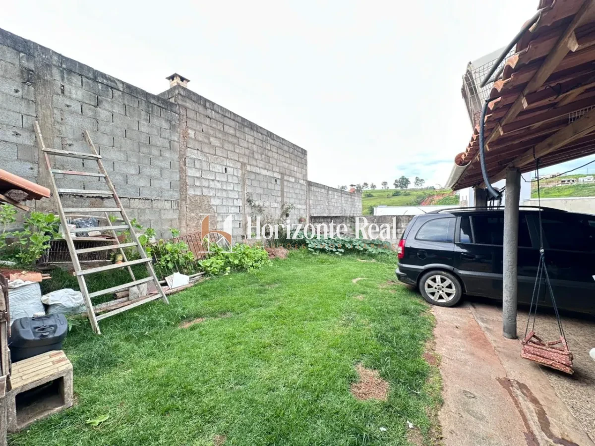 Imagem de VENDE-SE CASA COM ÓTIMO POTENCIAL !