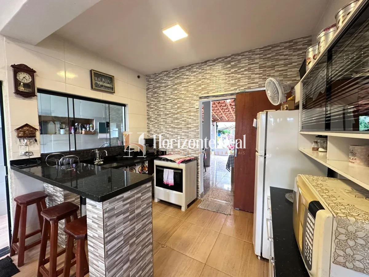 Imagem de VENDE-SE CASA COM ÓTIMO POTENCIAL !