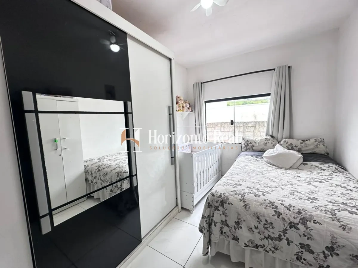 Imagem de VENDE-SE CASA COM ÓTIMO POTENCIAL !