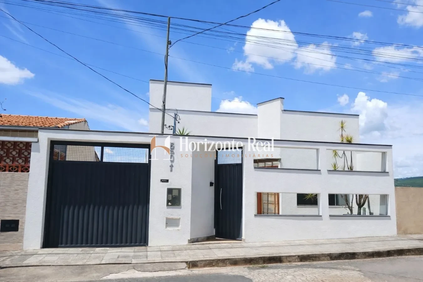 Imagem de VENDE-SE LINDA CASA COM ÁREA DE LAZER COMPLETA – EXCELENTE LOCALIZAÇÃO!