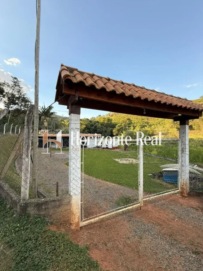 Imagem de VENDE-SE LINDA CHÁCARA A APENAS 6 KM DA CIDADE