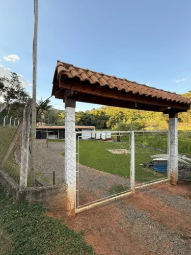 Imagem de VENDE-SE LINDA CHÁCARA A APENAS 6 KM DA CIDADE