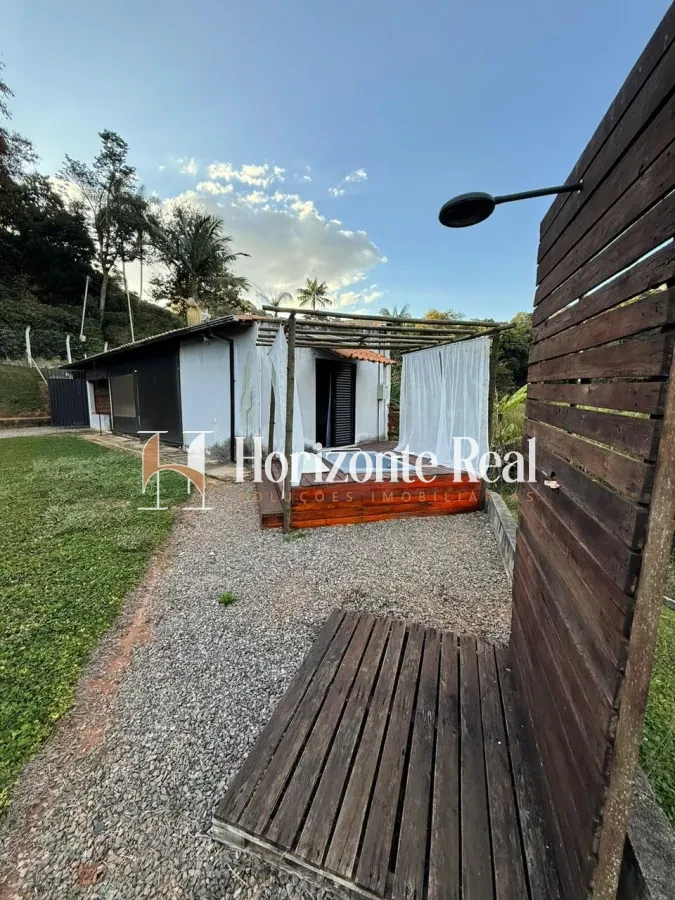 Imagem de VENDE-SE LINDA CHÁCARA A APENAS 6 KM DA CIDADE