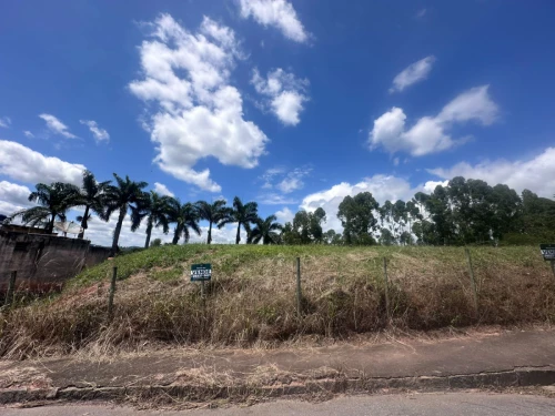 Imagem de VENDE-SE TERRENO – ÓTIMA OPORTUNIDADE !