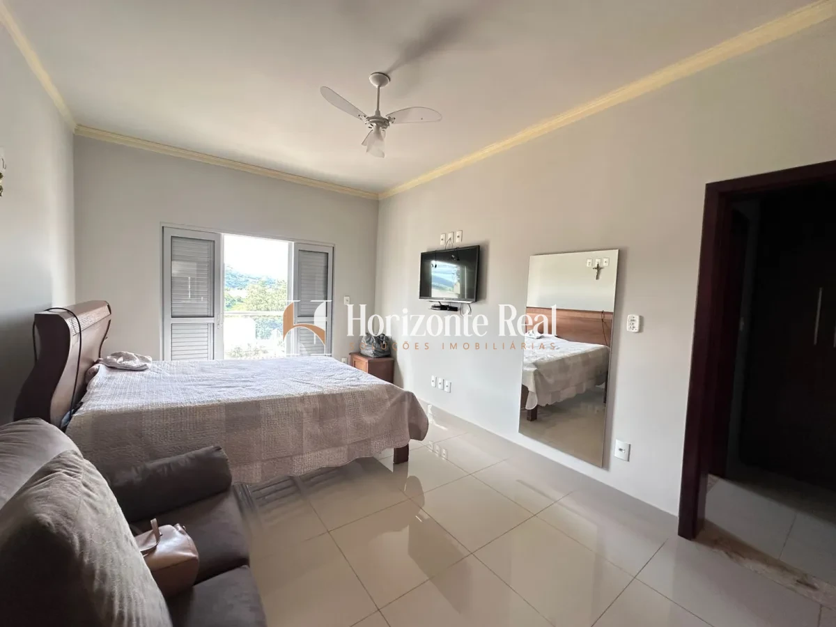 Imagem de EXCELENTE CASA DE DOIS PAVIMENTOS À VENDA – CONFORTO, ESPAÇO E SOFISTICAÇÃO!