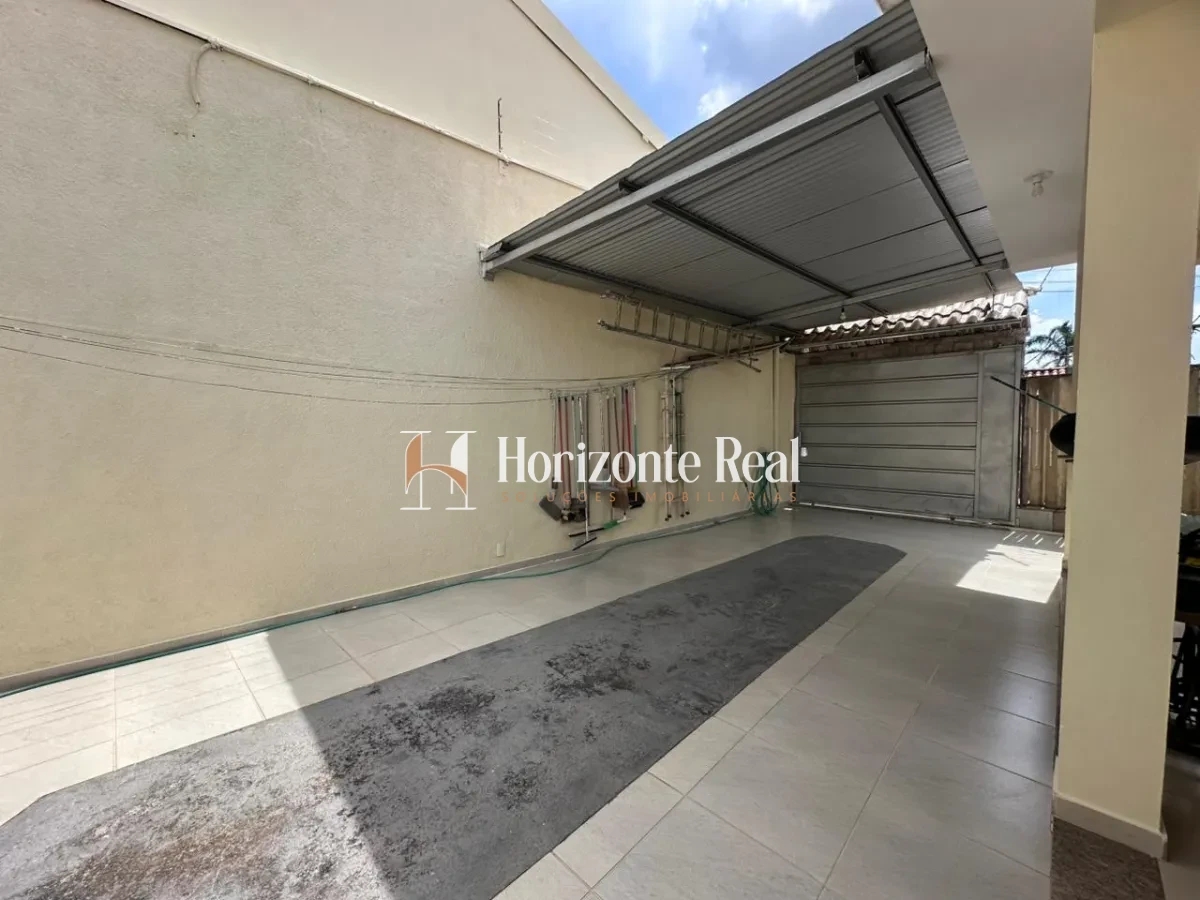 Imagem de EXCELENTE CASA DE DOIS PAVIMENTOS À VENDA – CONFORTO, ESPAÇO E SOFISTICAÇÃO!