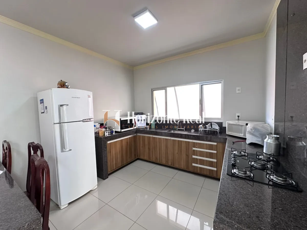 Imagem de EXCELENTE CASA DE DOIS PAVIMENTOS À VENDA – CONFORTO, ESPAÇO E SOFISTICAÇÃO!