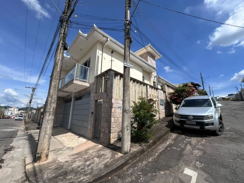 Imagem de EXCELENTE CASA DE DOIS PAVIMENTOS À VENDA – CONFORTO, ESPAÇO E SOFISTICAÇÃO!