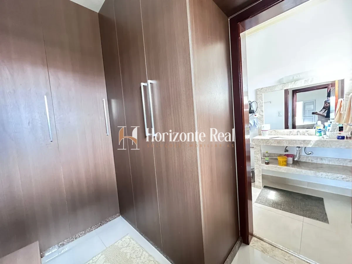 Imagem de EXCELENTE CASA DE DOIS PAVIMENTOS À VENDA – CONFORTO, ESPAÇO E SOFISTICAÇÃO!