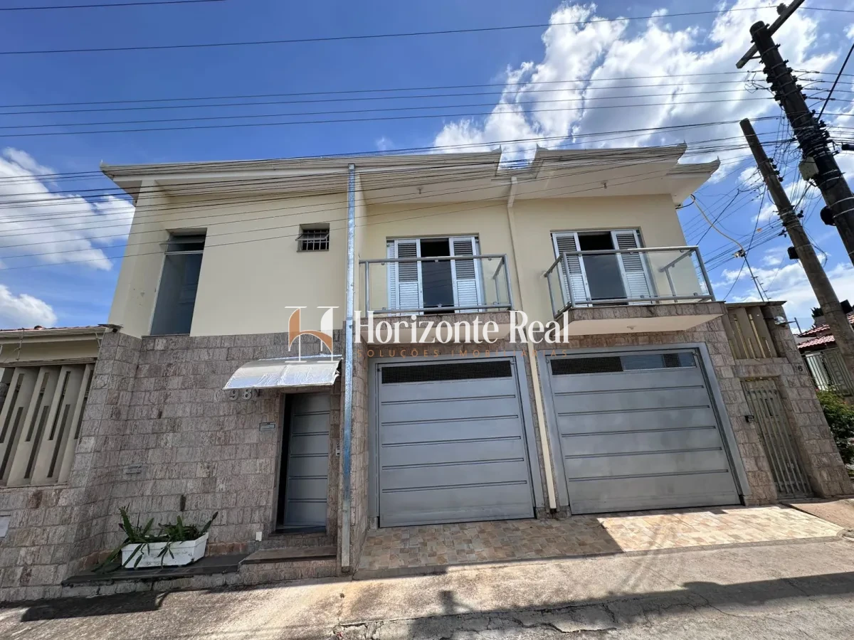 Imagem de EXCELENTE CASA DE DOIS PAVIMENTOS À VENDA – CONFORTO, ESPAÇO E SOFISTICAÇÃO!