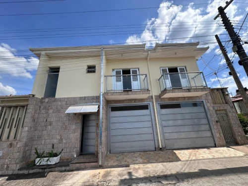 Imagem de EXCELENTE CASA DE DOIS PAVIMENTOS À VENDA – CONFORTO, ESPAÇO E SOFISTICAÇÃO!