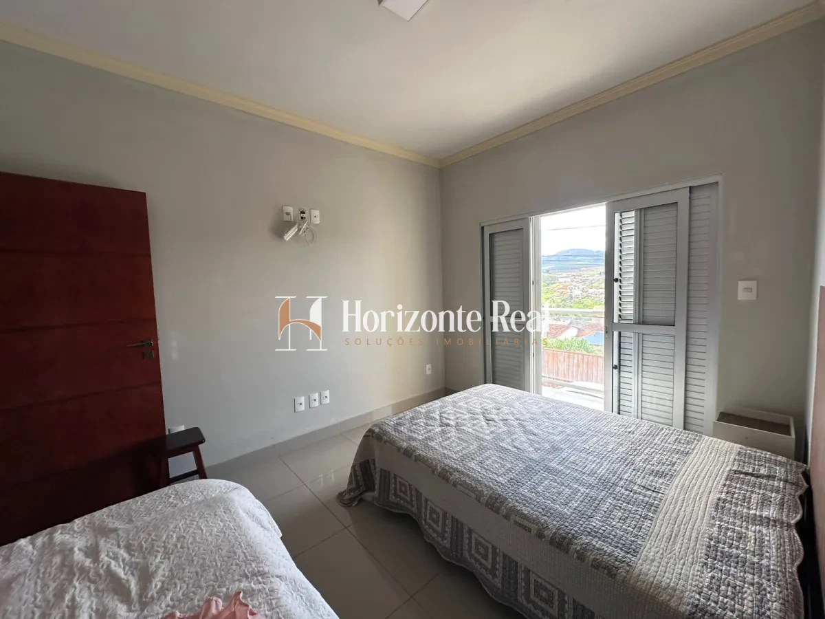 Imagem de EXCELENTE CASA DE DOIS PAVIMENTOS À VENDA – CONFORTO, ESPAÇO E SOFISTICAÇÃO!