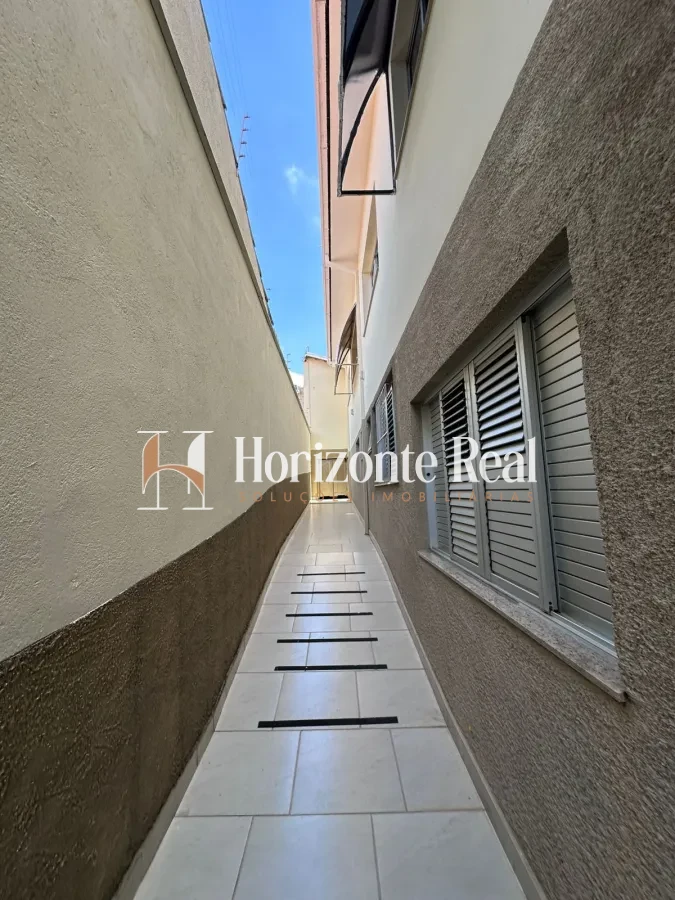 Imagem de EXCELENTE CASA DE DOIS PAVIMENTOS À VENDA – CONFORTO, ESPAÇO E SOFISTICAÇÃO!